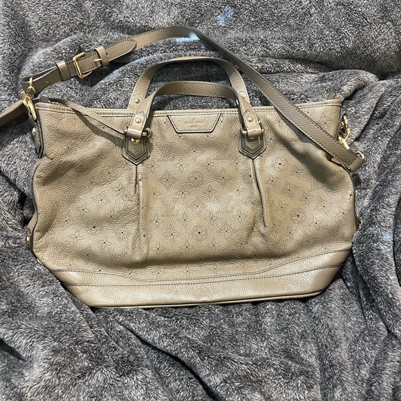 Louis Vuitton Purse - Picture 6 of 16